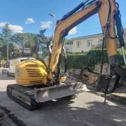 F424 JCB 8085 ZTS
